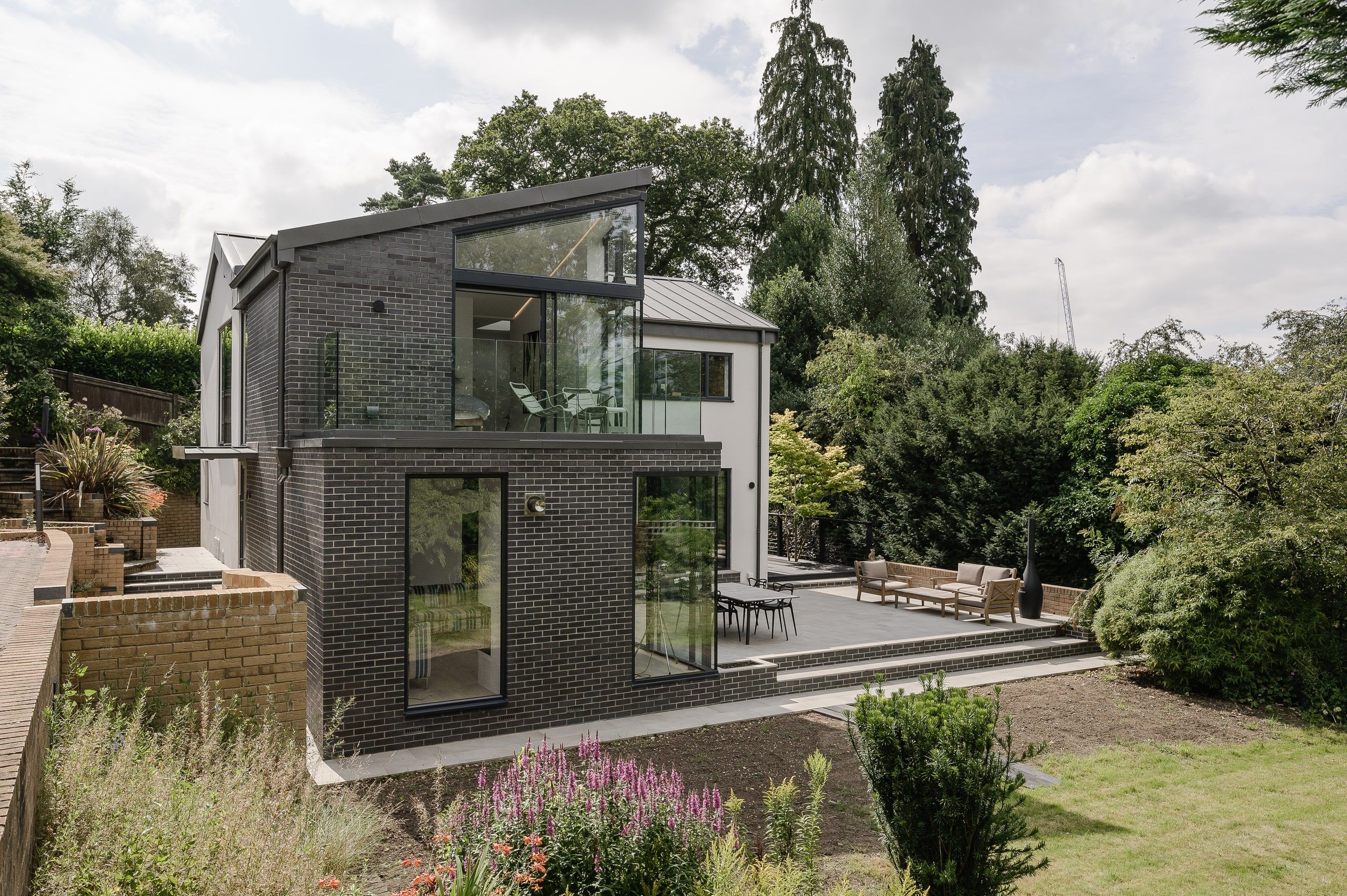 Contemporary, sustainable architecture by ArchitectureLIVE